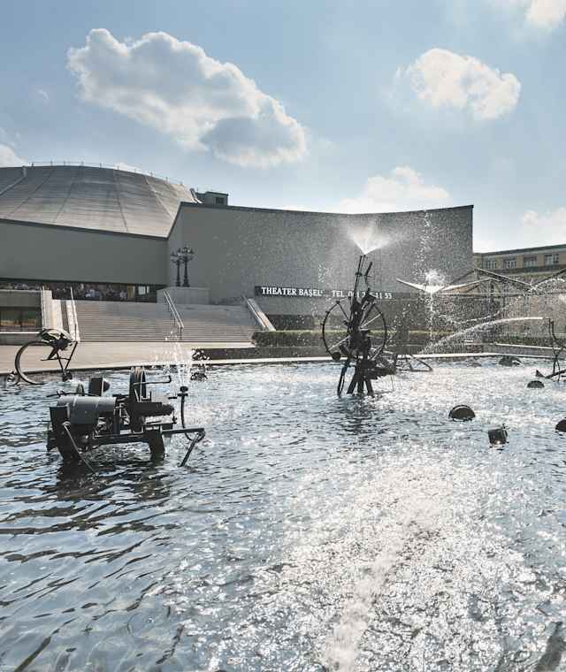 Tinguely-Brunnen vor dem Theater