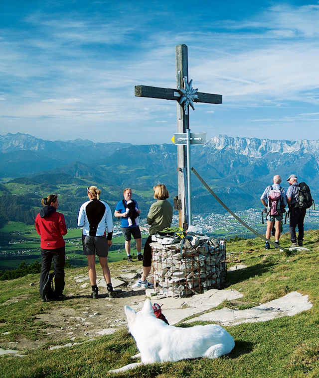 Ausblick vom Schlenken auf das Salzachtal und den Untersberg.