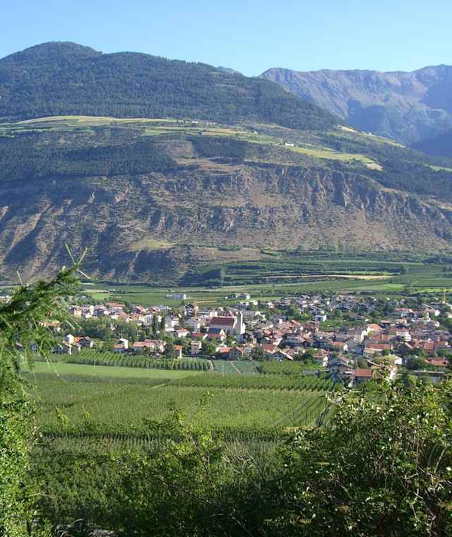 Blick auf Laas und den Sonnenberg