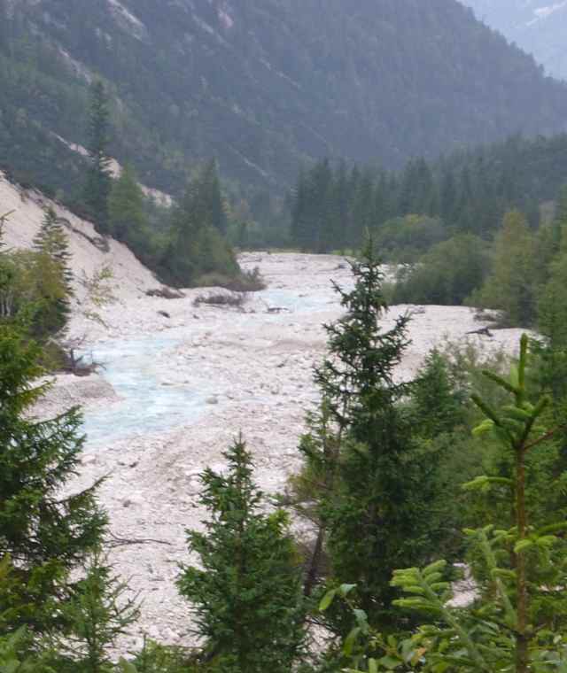 Abstieg durchs langgezogene Karwendeltal