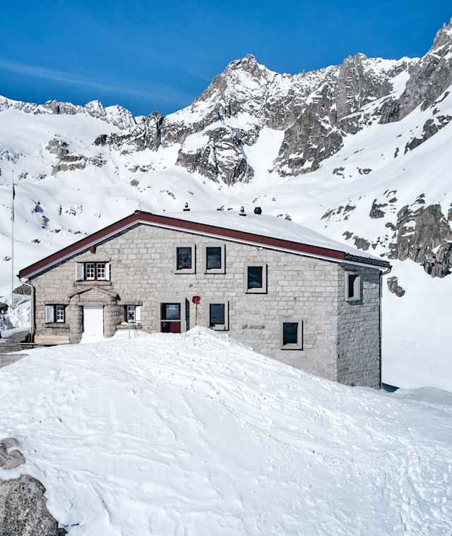 Die Albert-Heim-Hütte im Winter