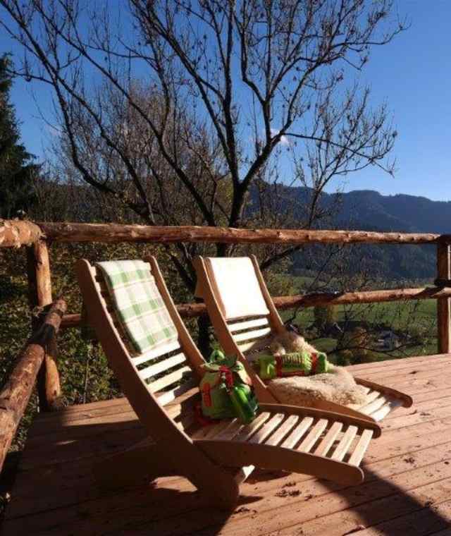 Am Balkon genießt man die herrliche Aussicht
