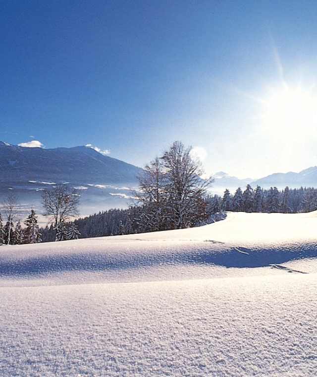Wunderschöne Aussicht am Adolf Pichler Weg über dem Inntal. 