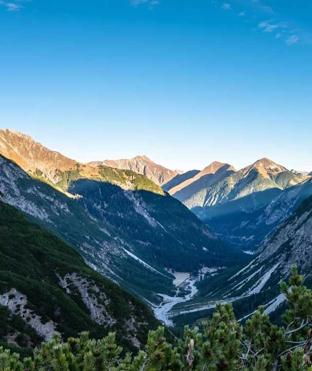 Der Hanauer Klettersteig befindet sich direkt unterhalb der Hanauer Hütte im schönen Angerletal.