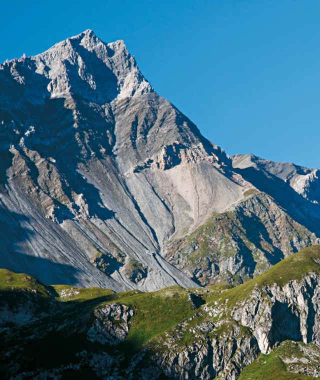 Die Kette vom Älpliseehorn (vorn) bis zum Aroser Rothorn.