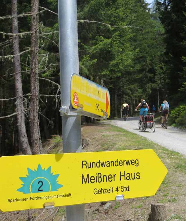 Beschilderung am Weg zum Meißner Haus