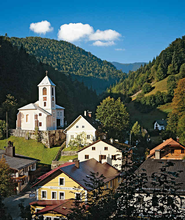 Der Ort Schwarzenbach im inneren Pielachtal ist Ausgangspunkt für die Besteigung des Geißenberges.