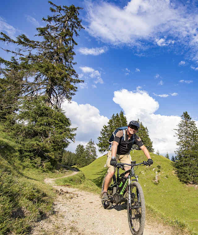  Besser geht es nicht – die urgemütliche Singeltrail Abfahrt zum Torasee