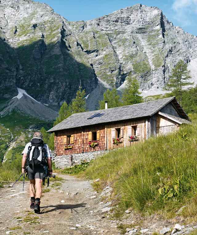 Nach etwa eindreiviertel Stunden erreichen wir die Lasörnhütte.