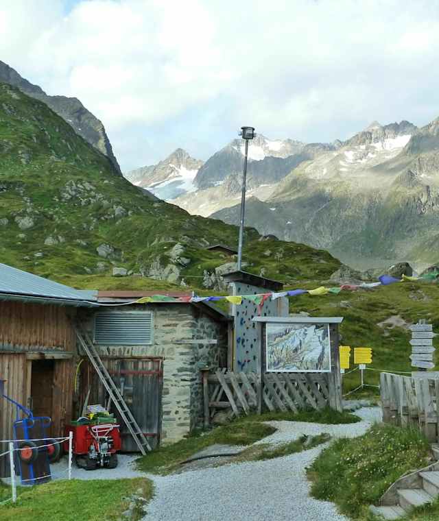 Blick von der Franz-Senn-Hütte in den Talschluss