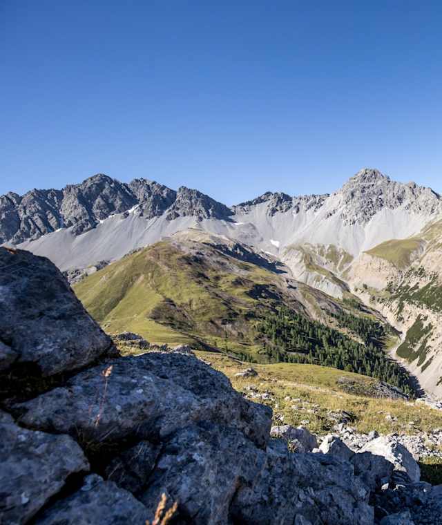 Aussicht vom Mot Tavrü.