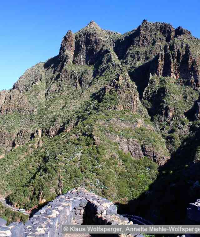 Blick vom Mirador de Masca nach Masca.