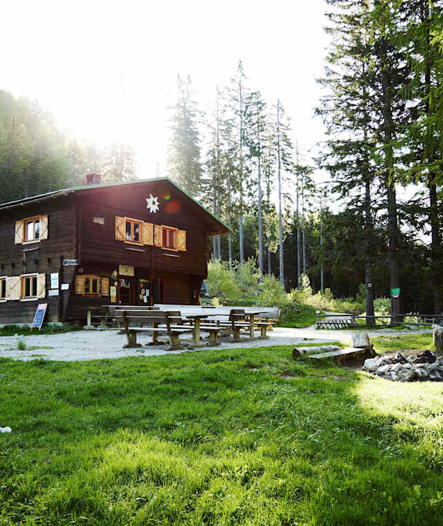 Die Bertahütte im Frühling
