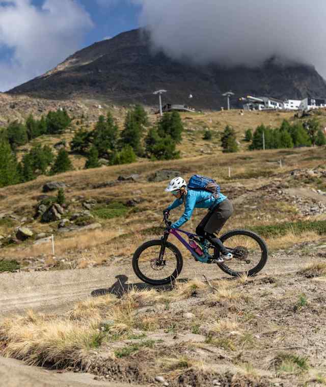 Der Trift Flowtrail startet am Kreuzboden oberhalb von Saas-Grund.