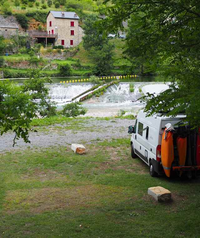 Campen direkt am Fluss. Ab hier kann man auch gleich die dritte Etappe starten.