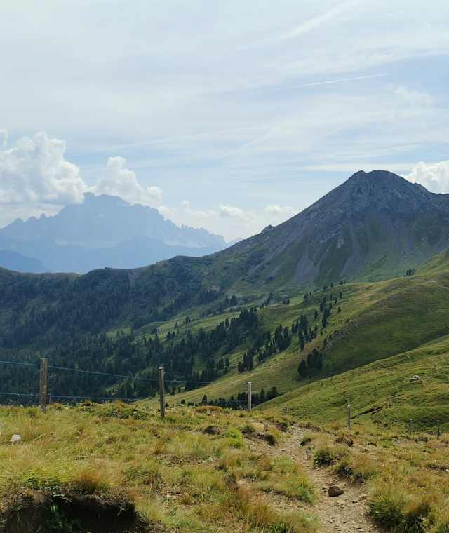 Blick auf den gesprengten Berg, den Col di Lana
