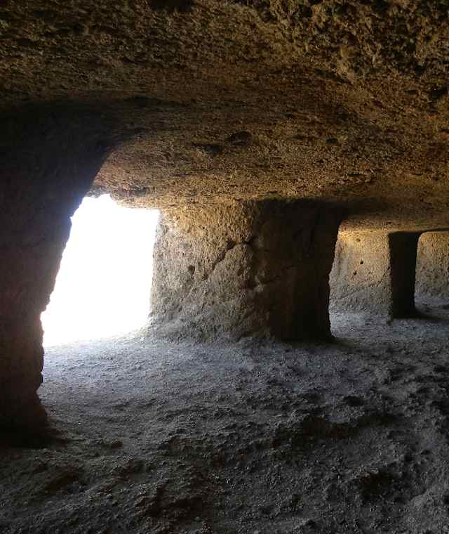 Cueva de Cuatro Puertas