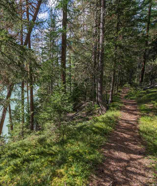 Der Weg nach Margun Grimmels führt vorbei am türkis schimmernden Wasser des Ausgleichsbeckens Ova Spin.