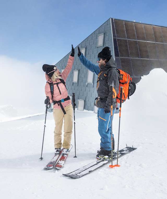 Vor der Seethaler-Hütte am Dachstein