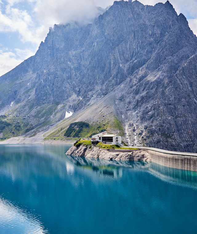 Die Douglasshütte am Lünersee
