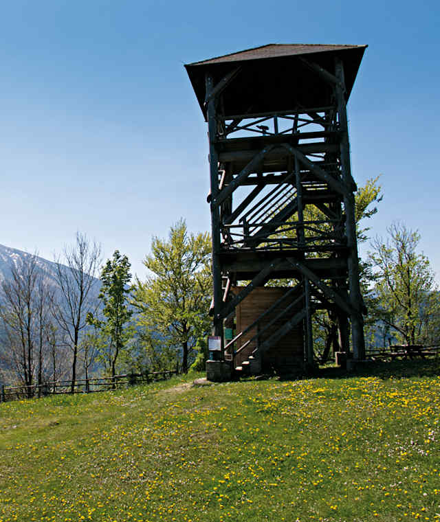 Von der 10 Meter hohen Aussichtswarte am Hochbärneck hat man wunderbare Blicke ins Ötscherland.Von der 10 Meter hohen Aussichtswarte am Hochbärneck hat man wunderbare Blicke ins Ötscherland.