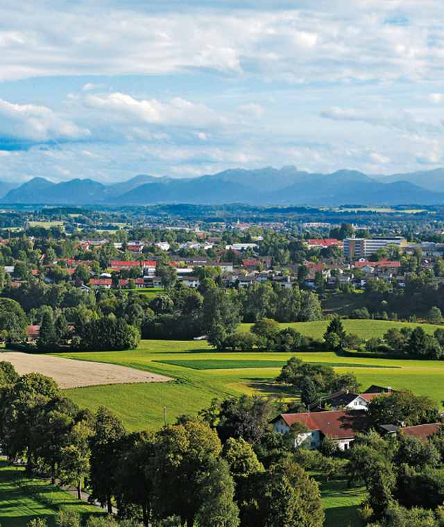 Vom Ebersberger Aussichtsturm kann man bis zu den Alpen blicken.
