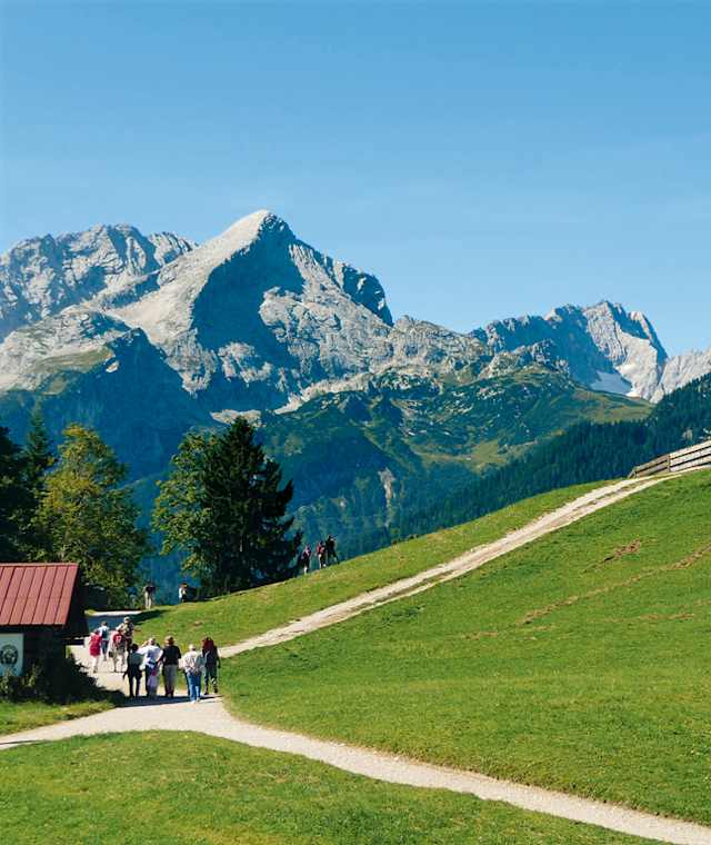 Blick von der Bergstation auf die Alpspitze.