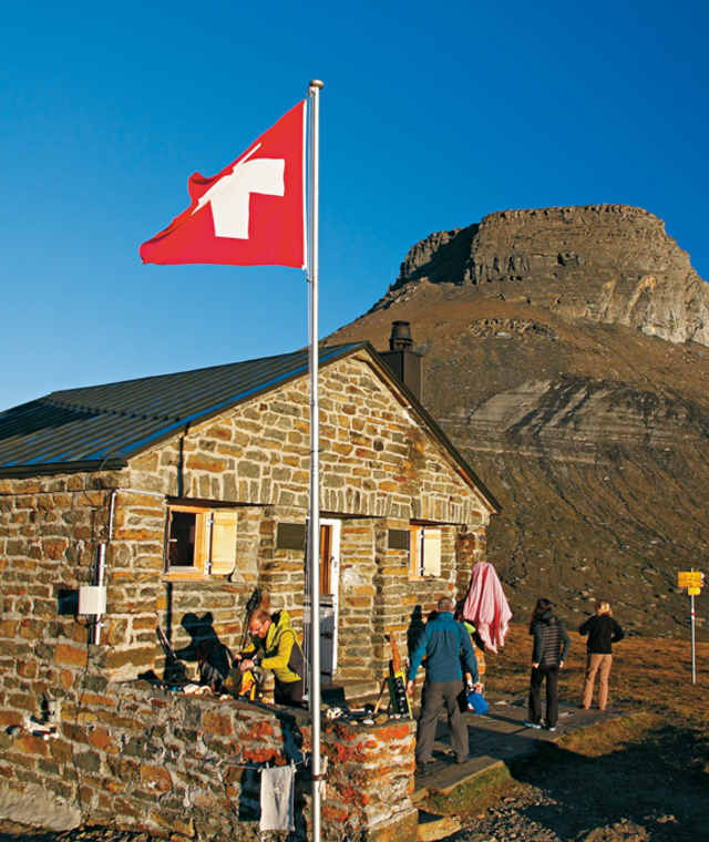 Urig liegt die Bifertenhütte am Fuße des Kistenstöcklis.