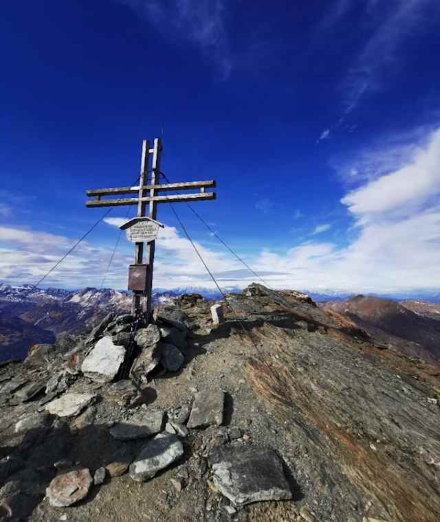 Gipfelkreuz am Großen Gurpitscheck in den Schladminger Tauern.