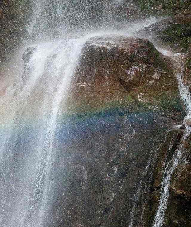 Finsterbach Wasserfall mit Regenbogen