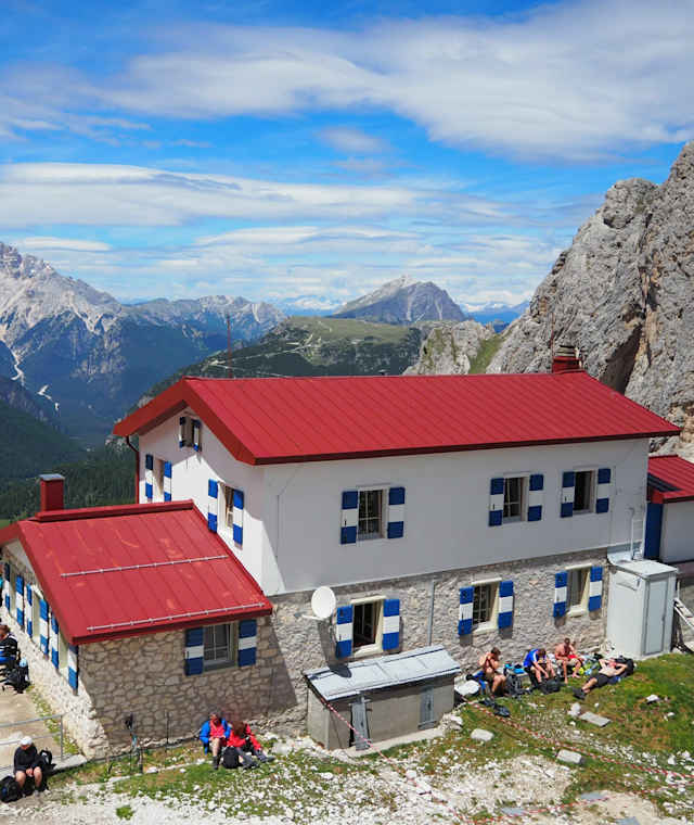Die Fonda-Savio-Hütte ist das Ziel dieser Etappe.