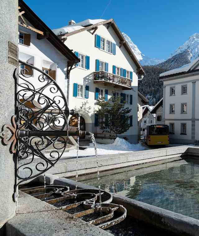 Der Rundgang führt vorbei an schöne Brunnen.