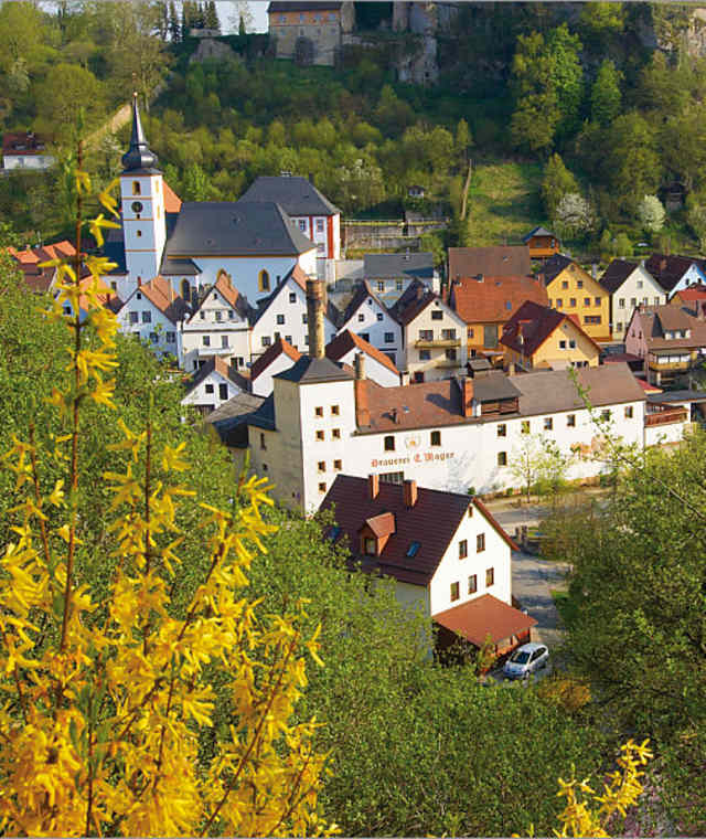 Zahlreiche Dörfer und Burgen säumen den Frankenweg.