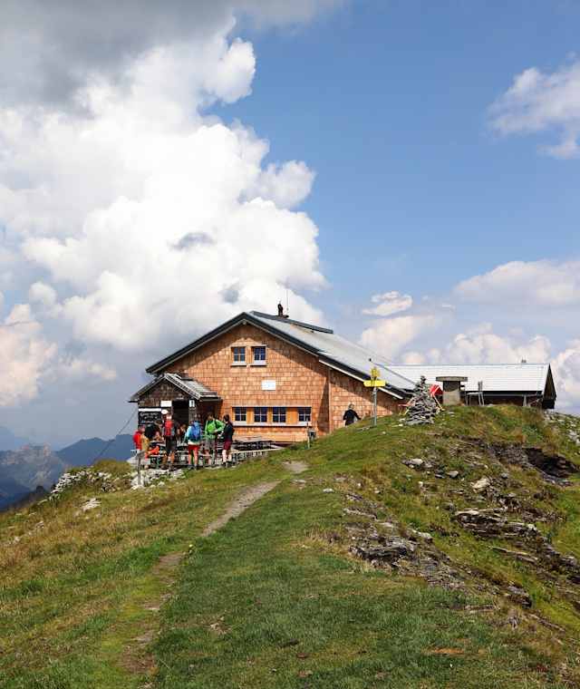 Die Gamskarkogelhütte steht in traumhafter Aussichtsalge.