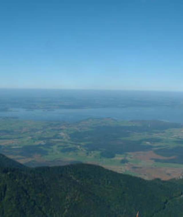 Blick vom Hochfelln zum Chiemsee