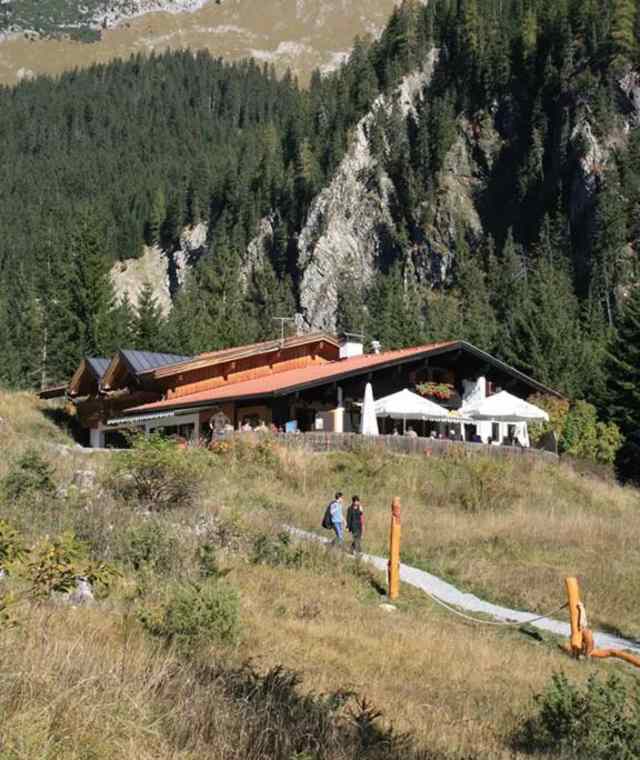 Die Gibler Alm oberhalb von Elbigenalp im Tiroler Lechtal
