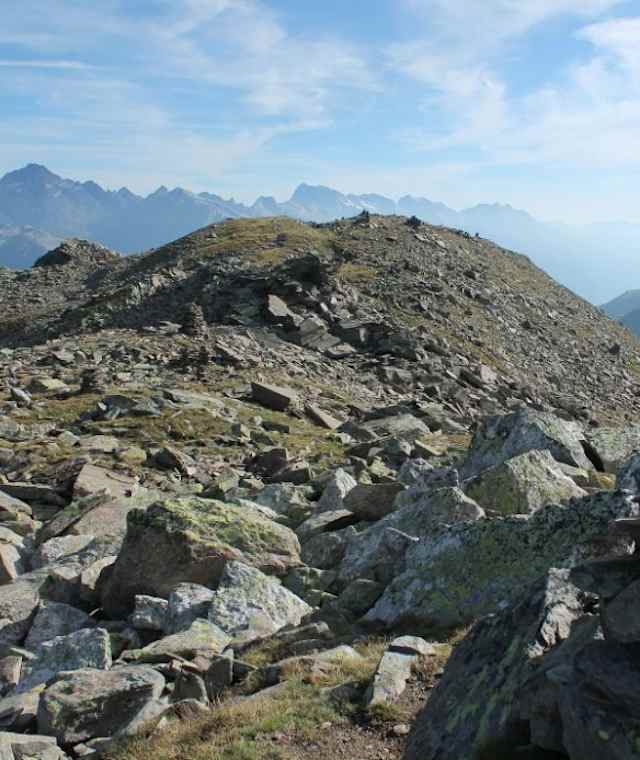 Am Gipfe des Piz Cavradi