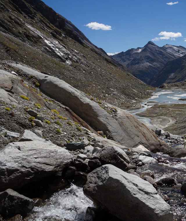 Gletschersee im Hintergund das Hohe Kreuz 