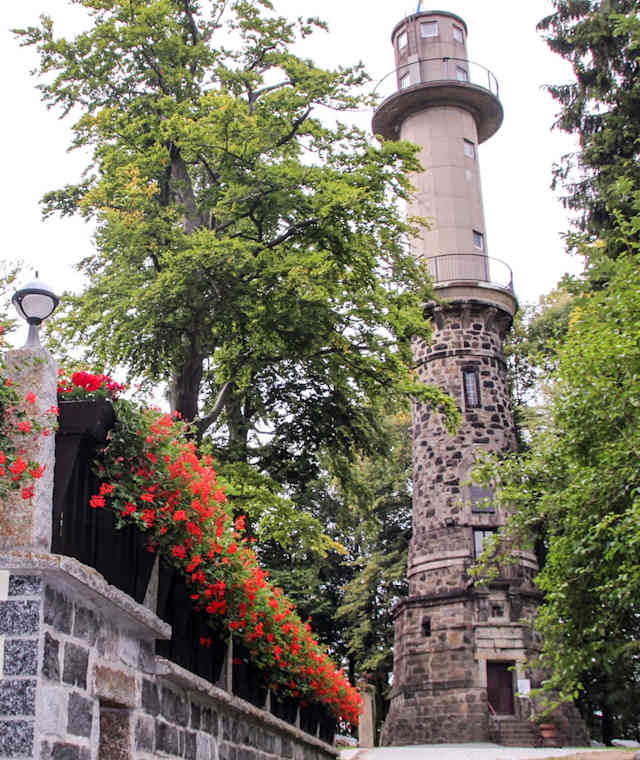 Auf dem Ungerberg gibt es neben einer Gaststätte auch den Bismarckturm