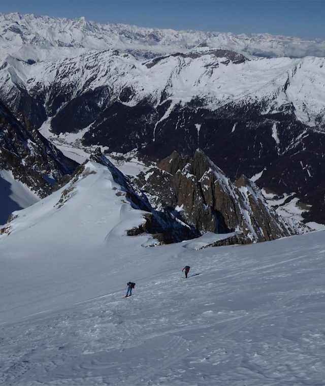 Eine anspruchsvolle Skitour führt auf den Gipfel der Grabspitze.