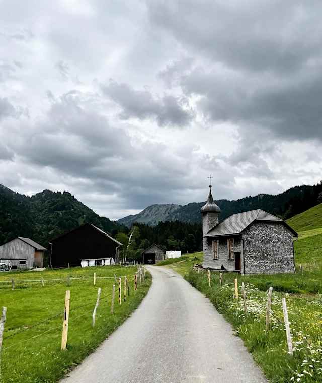Alpweg durchs Leckner Tal