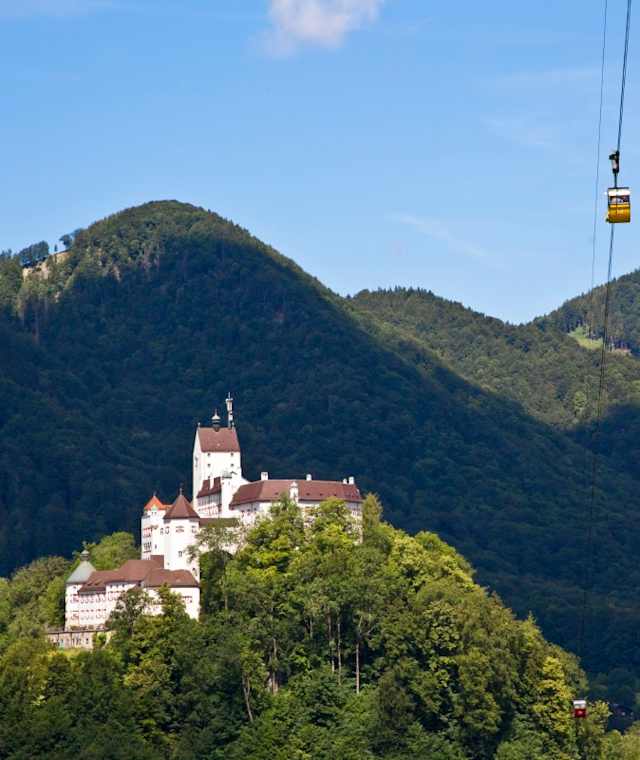 Schloss Hohenaschau mit Kampenwand-Seilbahn