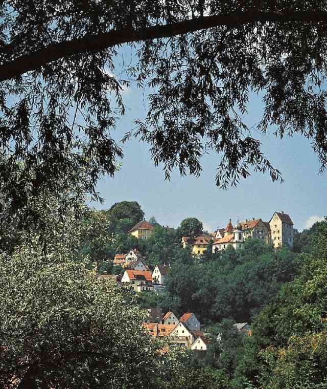 Der Ort Egloffstein wird von der gut erhaltenen Burganlage dominiert.
