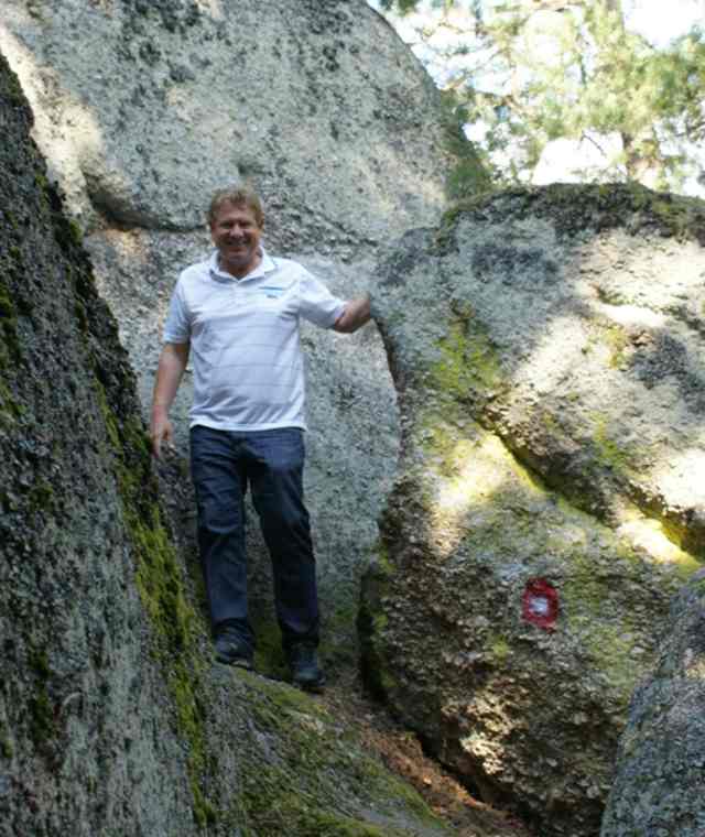 Posieren am Felsen