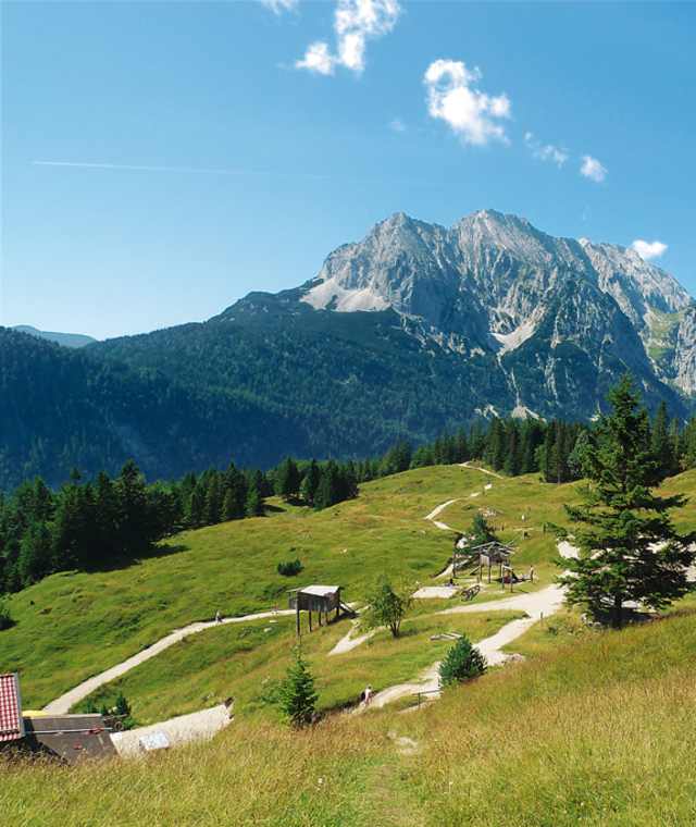 Blick vom Hohen Kranzberg auf das Wettersteinmassiv