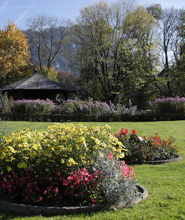 Inzell/Chiemgau: vorbei am Kurpark den Blick gen Norden gerichtet