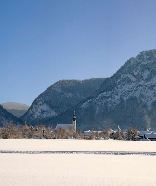 Die Außerlandloipe in Inzell/Chiemgau bietet eine abwechslungsreiche Strecke mit Blick in die Berchtesgadener Berge.