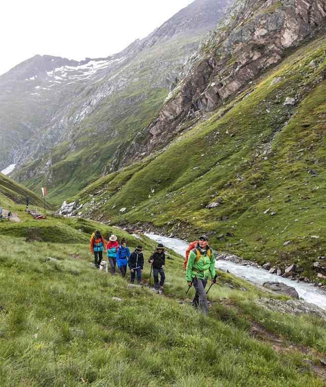 Aufbruch von der Clarahütte für die letzte Etappe des Iseltrails.