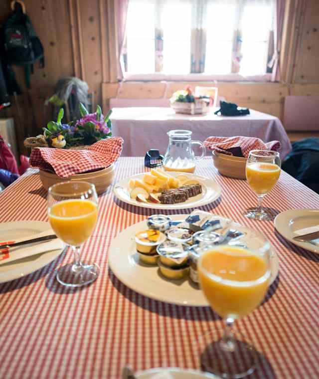 Frühstück auf der June Hütte