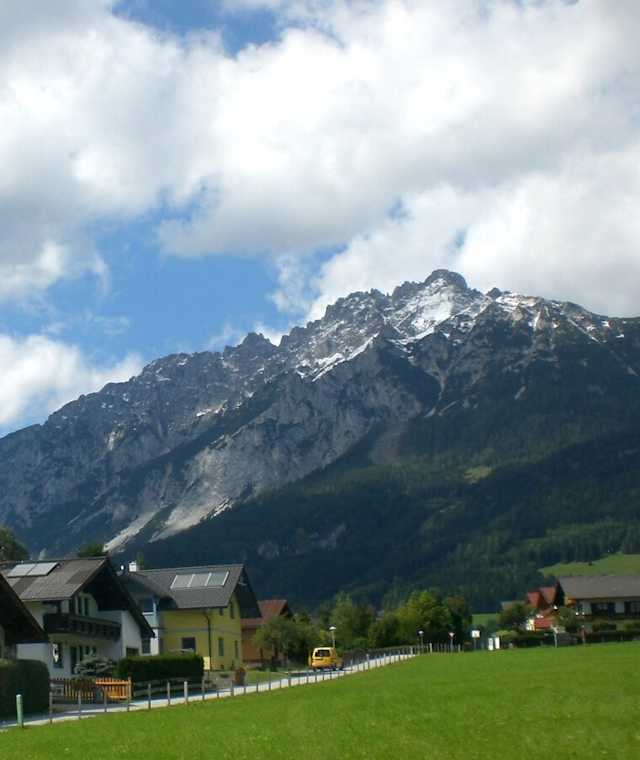 Die Kammspitze ist ein markanter Gipfel, der von Gröbming aus gut sichtbar ist.